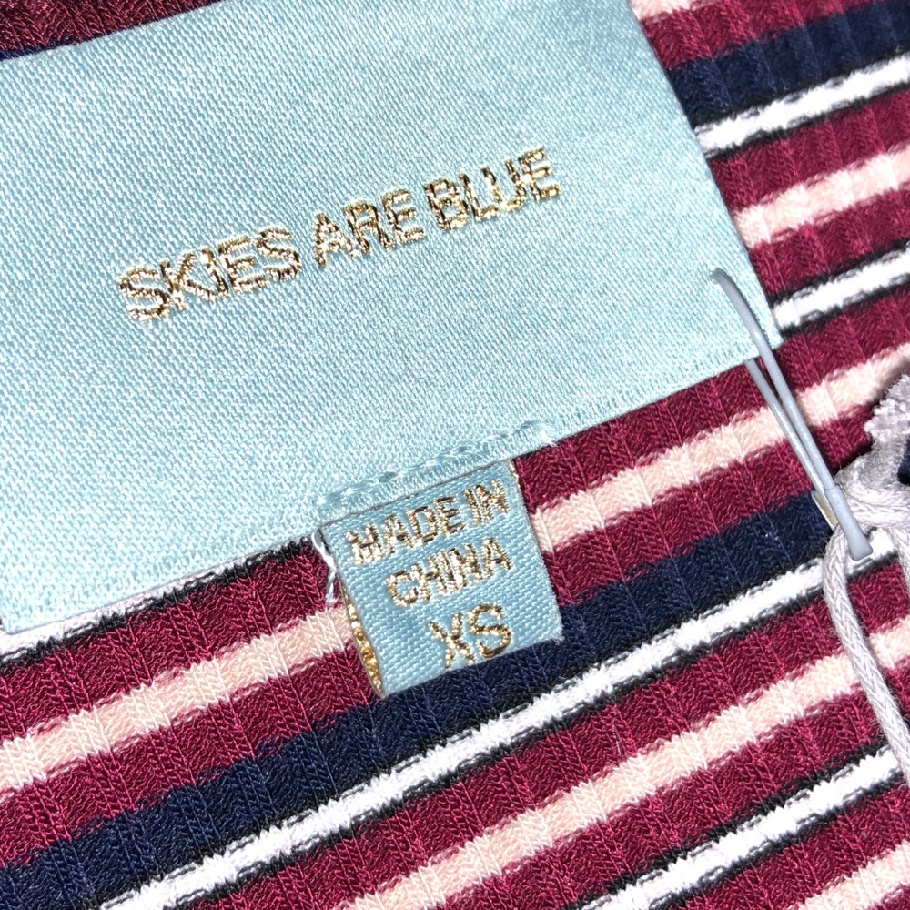 Skies Are Blue Striped Knit V Neck Top NWT - Picture 4 of 5
